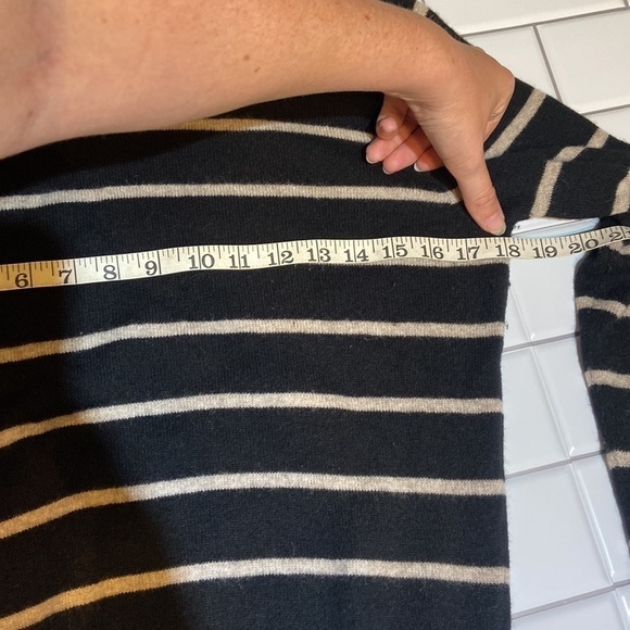 Reformation Sweater Size Check Measurements - Picture 4 of 6